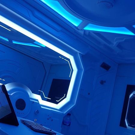 Apollo Capsule Hotel Ende Ngoại thất bức ảnh
