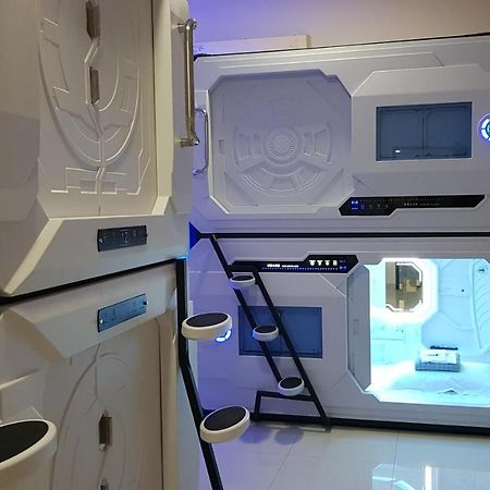 Apollo Capsule Hotel Ende Ngoại thất bức ảnh